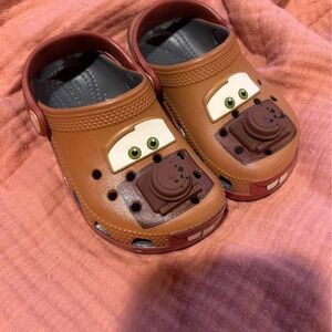Kids C8 tow mater crocs